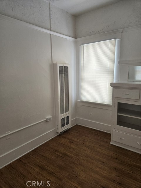 942 E 2nd, Long Beach CA: https://media.crmls.org/medias/be8c8cda-37a4-4e1f-b0b3-efb73b80a439.jpg