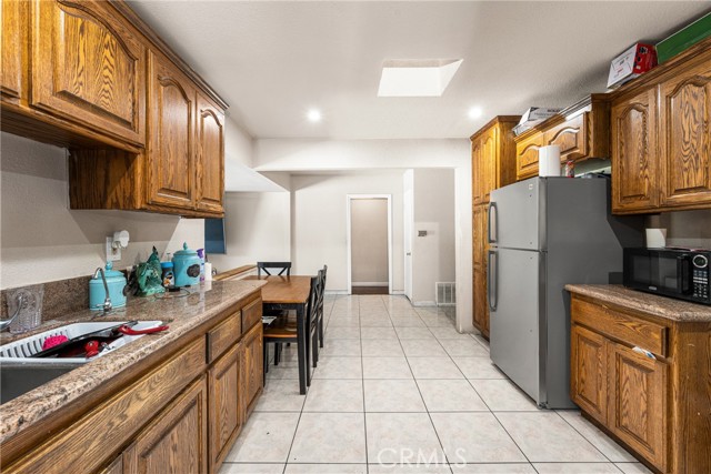 Detail Gallery Image 11 of 21 For 279 N Spruce Dr, Anaheim,  CA 92805 - 3 Beds | 2/1 Baths