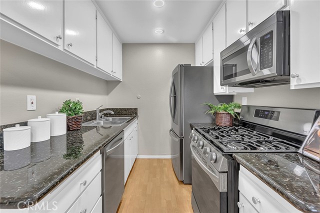 Detail Gallery Image 8 of 41 For 3907 La Crescenta Avenue #208,  La Crescenta,  CA 91214 - 1 Beds | 1 Baths