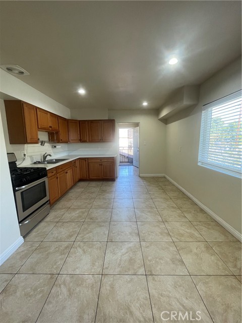 Detail Gallery Image 5 of 25 For 868 W Walnut Ave #G,  Monrovia,  CA 91016 - 3 Beds | 2 Baths