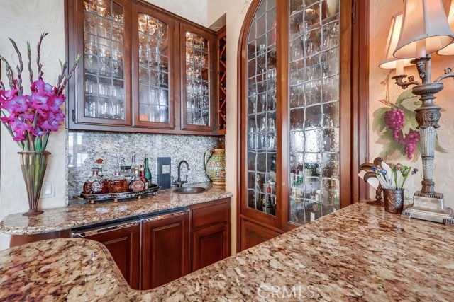 6048 Lido Lane, Long Beach CA: https://media.crmls.org/medias/be9169f1-f61f-4fc1-af66-200c5d37b40c.jpg
