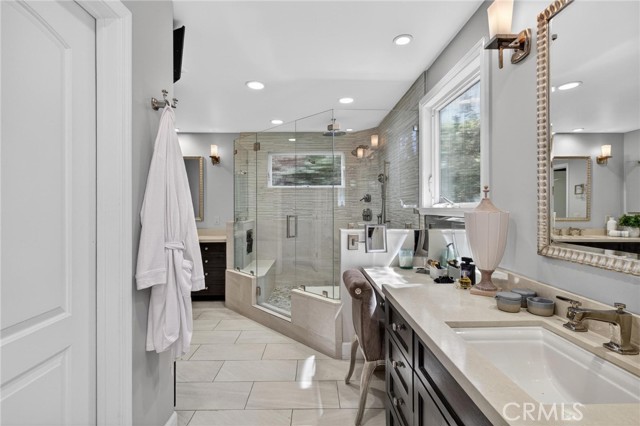 Image 18 of 75 For 1001 4th  