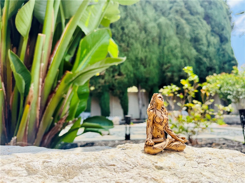 https://media.crmls.org/medias/be923da9-70eb-49fc-9757-dd9b74f53bbd.jpg?preset=X-Large