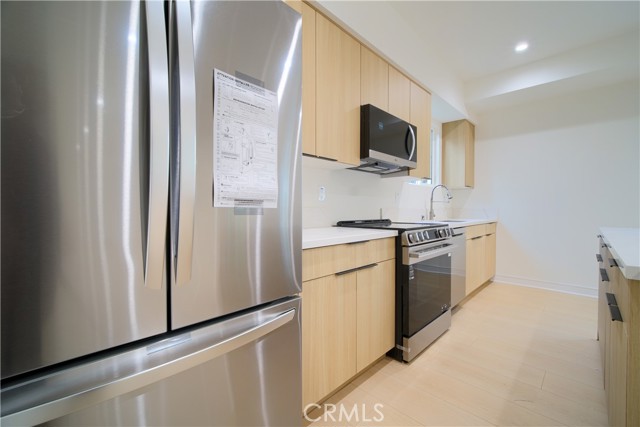 Detail Gallery Image 5 of 19 For 257 S Avenue 54 #1/4,  Los Angeles,  CA 90042 - 4 Beds | 4/1 Baths