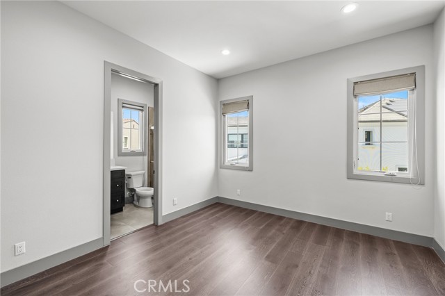 53 Thrasher, Irvine CA: https://media.crmls.org/medias/be92ec9f-0c2b-4ccc-b27b-8f64f6e3f73e.jpg