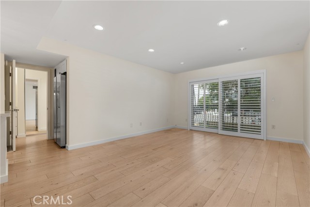 Image 10 of 33 For 5257 Radford Ave  101