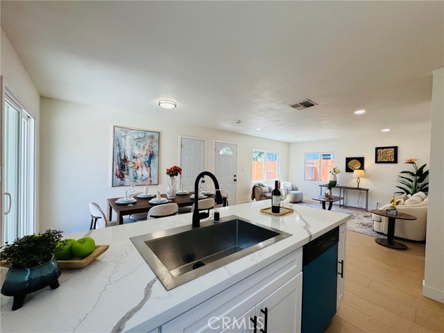 Detail Gallery Image 8 of 14 For 1781 W 24th St, Los Angeles,  CA 90018 - 4 Beds | 2 Baths
