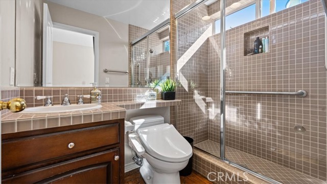 Image 27 of 62 For 2162 Euclid Avenue