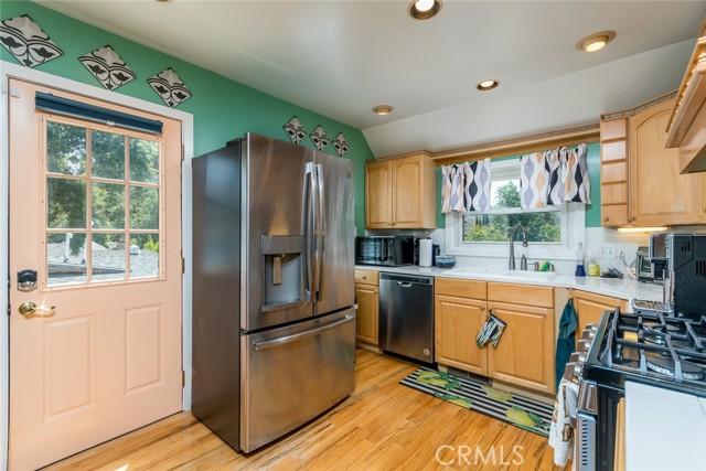 1967 Hilldale Drive, La Canada Flintridge CA: https://media.crmls.org/medias/be94bdcc-25a9-4513-9c9d-2a00063e3bae.jpg