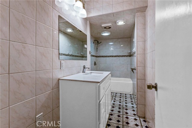 Detail Gallery Image 24 of 28 For 6418 Makee Ave, Los Angeles,  CA 90001 - 4 Beds | 2 Baths