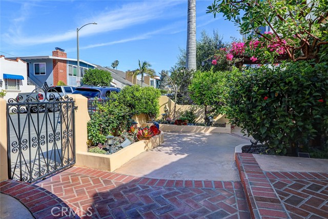 Detail Gallery Image 71 of 75 For 104 Saint Joseph Ave, Long Beach,  CA 90803 - 5 Beds | 3 Baths