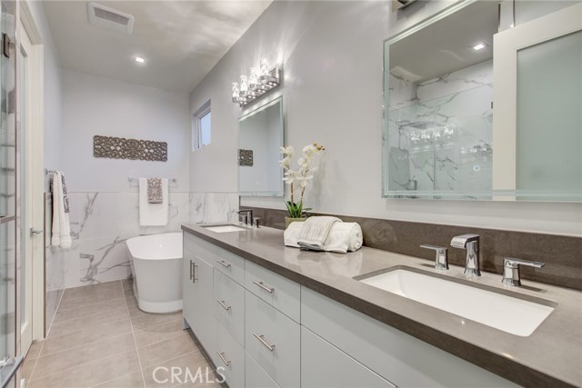 206 Juanita Avenue, Redondo Beach, California 90277, 4 Bedrooms Bedrooms, ,3 BathroomsBathrooms,Residential,Sold,Juanita,PV20030908