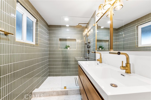 Detail Gallery Image 6 of 30 For 5702 Edinger, Huntington Beach,  CA 92649 - 4 Beds | 2 Baths