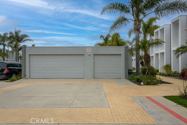 4073 Aladdin Drive, Huntington Beach CA: https://media.crmls.org/medias/be96acdc-8158-42d1-886a-a6b5f1732e9c.jpg