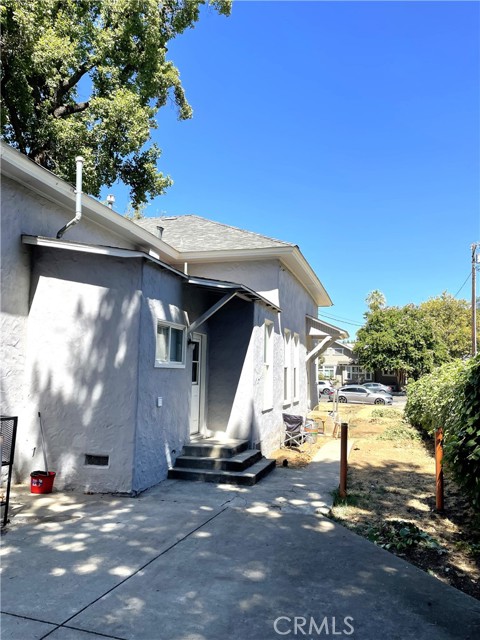 709 W 2nd Street, Chico CA: https://media.crmls.org/medias/be9703a6-b54d-40fd-a1e7-6f34e16f87f3.jpg