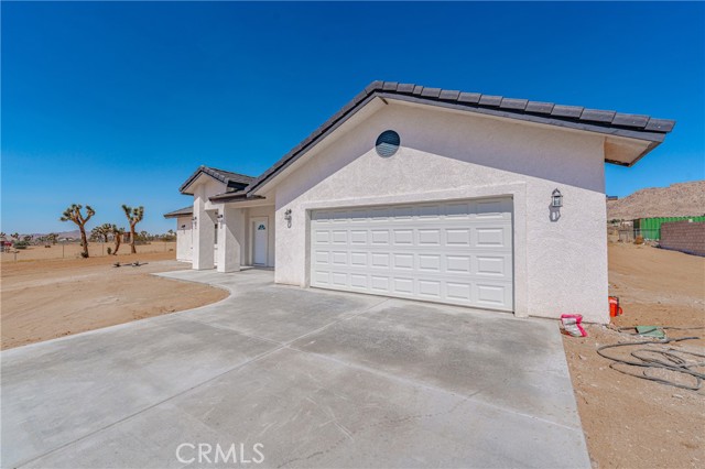 Detail Gallery Image 4 of 35 For 23650 Pala Ln, Apple Valley,  CA 92307 - 4 Beds | 2 Baths