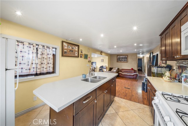 17333 Valley Boulevard, Fontana CA: https://media.crmls.org/medias/be984915-b563-45b9-a793-710fc3a59934.jpg