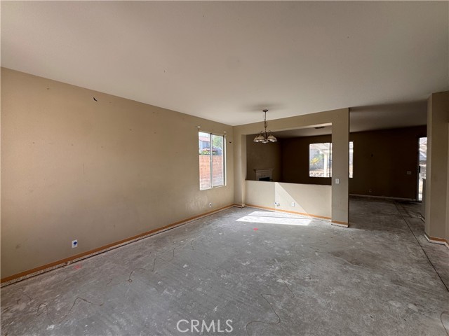 Detail Gallery Image 4 of 48 For 2014 W Dawnview Dr, Rialto,  CA 92377 - 4 Beds | 2 Baths