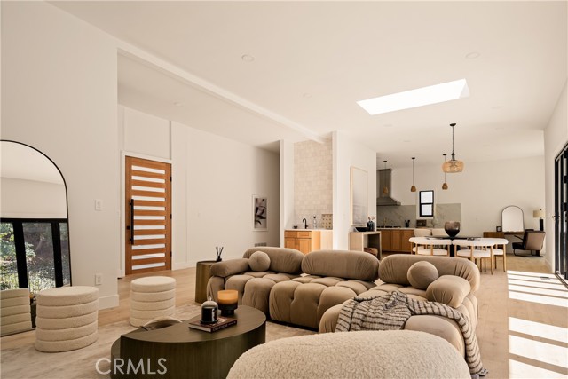 Detail Gallery Image 4 of 44 For 3219 Laurel Canyon Bld, Studio City,  CA 91604 - 4 Beds | 2/1 Baths