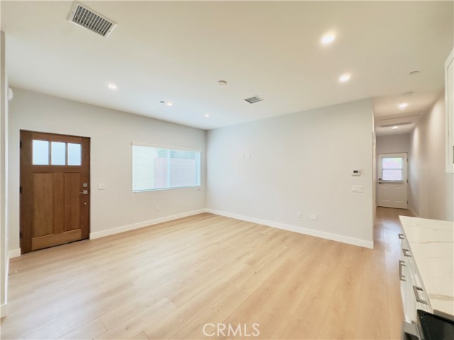17522 1/2 Lemay Street, Lake Balboa CA: https://media.crmls.org/medias/be99a854-008d-4656-ab22-65387bcfbe76.jpg