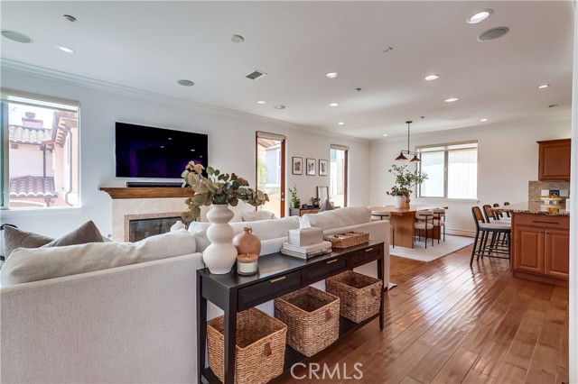 Detail Gallery Image 8 of 53 For 1902 Marshallfield Ln a,  Redondo Beach,  CA 90278 - 4 Beds | 3/1 Baths