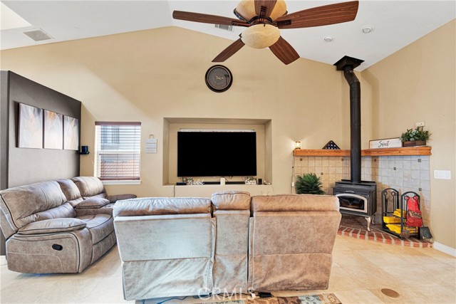 Detail Gallery Image 9 of 50 For 26534 Topsail Ln, Helendale,  CA 92342 - 3 Beds | 2 Baths
