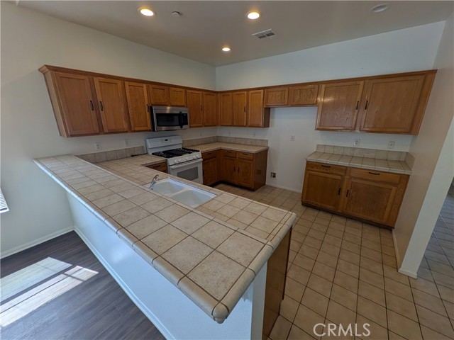 Detail Gallery Image 8 of 27 For 7453 Marshall Ct, Highland,  CA 92346 - 4 Beds | 2 Baths