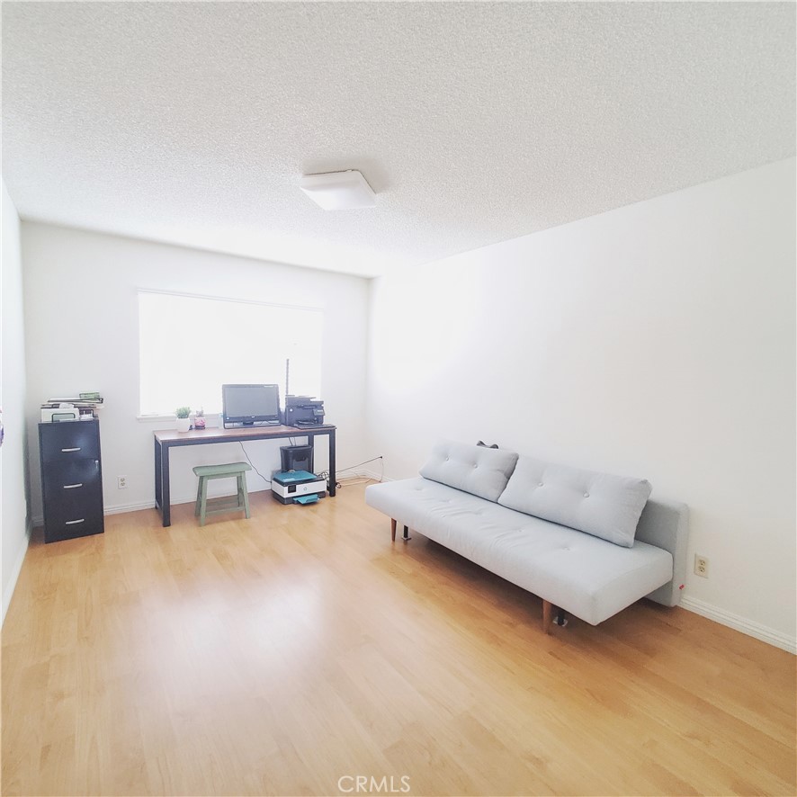 https://media.crmls.org/medias/be9ae6df-df4f-4cd8-9a43-e34404719984.jpg?preset=X-Large