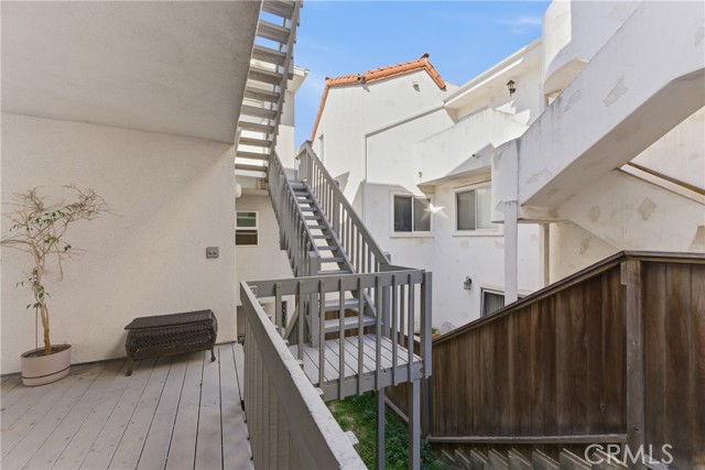 Detail Gallery Image 7 of 31 For 334 Palm Dr, Hermosa Beach,  CA 90254 - 3 Beds | 3 Baths