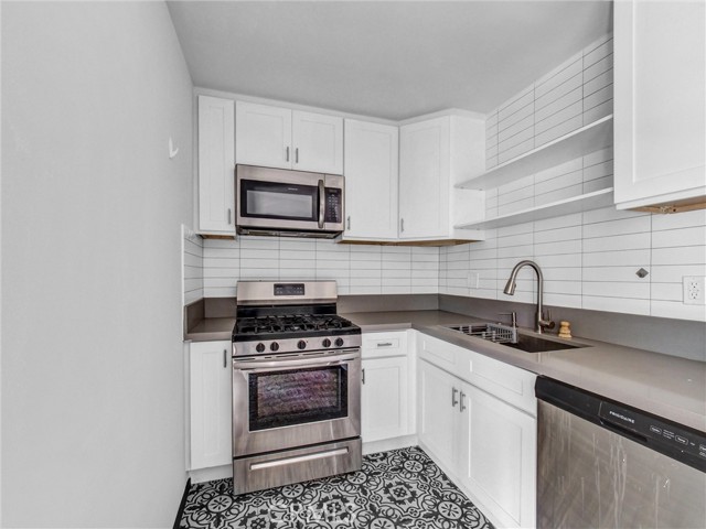 Detail Gallery Image 4 of 14 For 1319 Cypress Ave #3,  Cypress Park,  CA 90065 - 2 Beds | 1 Baths