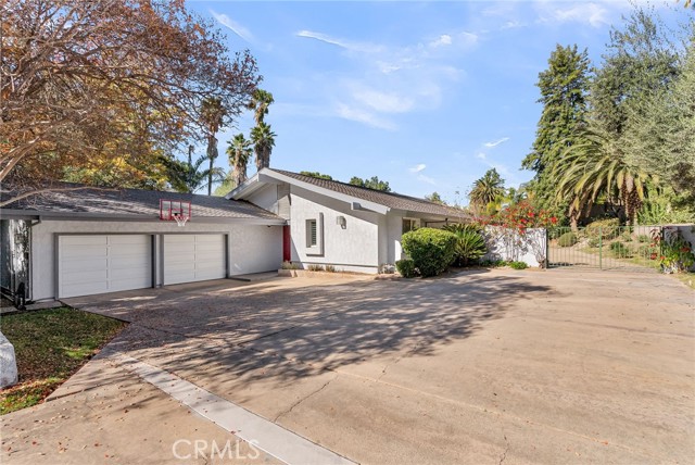 Detail Gallery Image 6 of 56 For 2110 Hathaway, Riverside,  CA 92506 - 4 Beds | 3/1 Baths