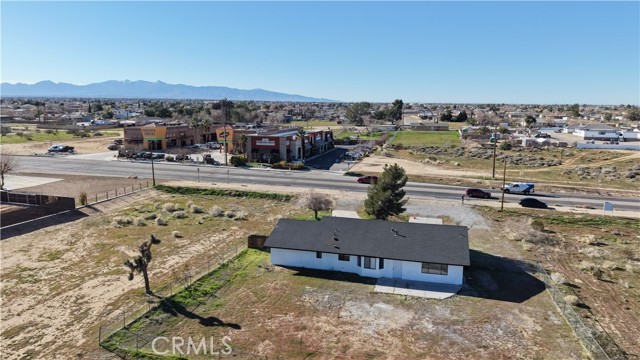 Detail Gallery Image 3 of 24 For 11389 Hesperia, Hesperia,  CA 92345 - 3 Beds | 2 Baths