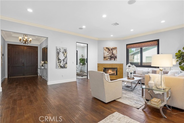 22953 Oxnard Street photo 8