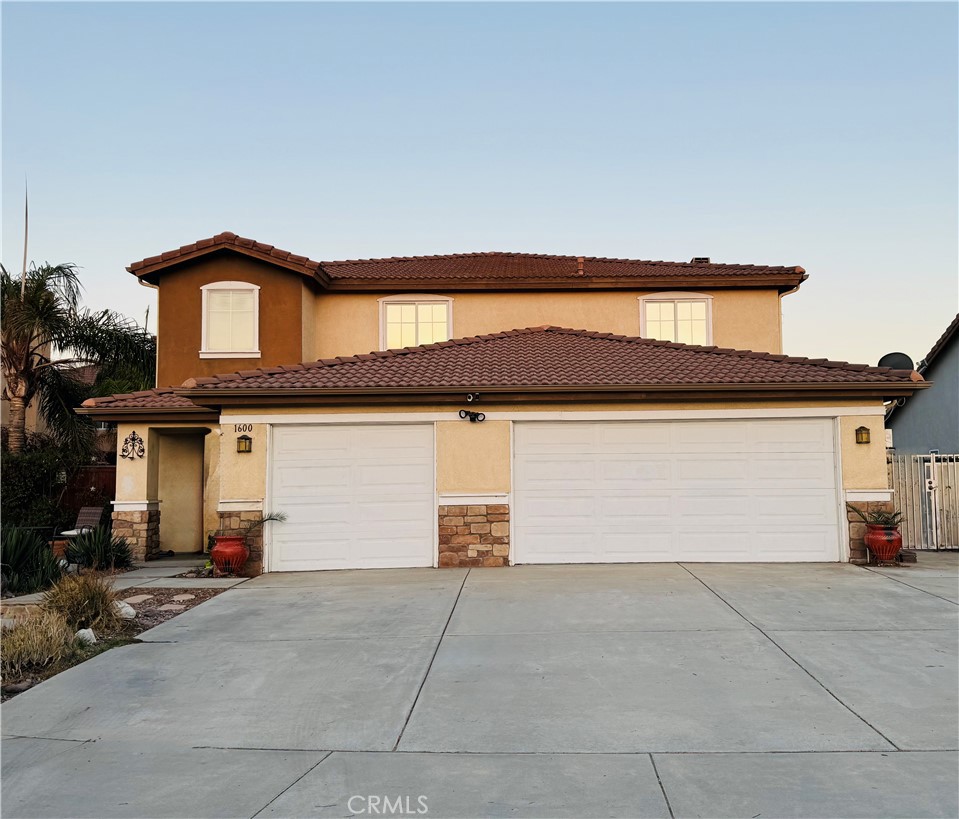 1600 Hickory Wood