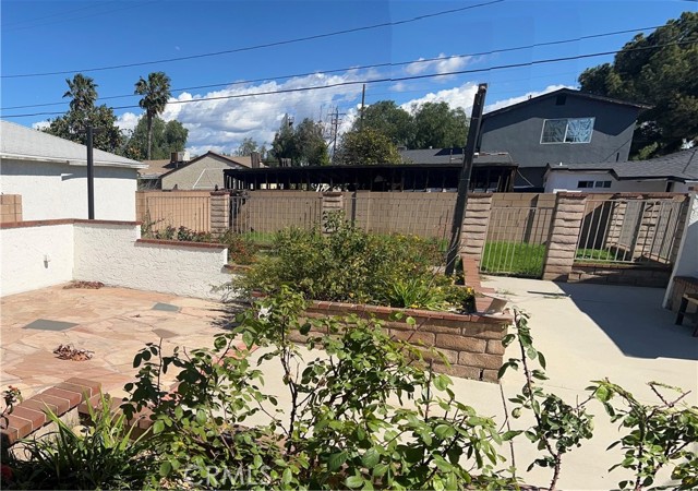 7662 Paso Robles Avenue, Van Nuys CA: https://media.crmls.org/medias/be9e3e94-cff4-4cd8-a7d2-1eb2bdea582e.jpg