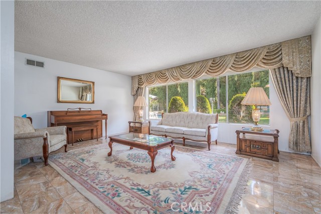 Detail Gallery Image 12 of 52 For 6050 Altmark Ave, Whittier,  CA 90601 - 4 Beds | 3 Baths