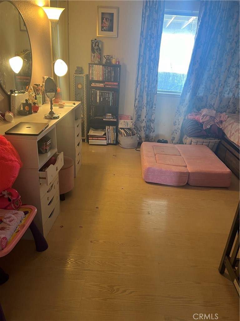 https://media.crmls.org/medias/be9f5856-e14e-4673-bb5e-bb64cb889db0.jpg?preset=X-Large