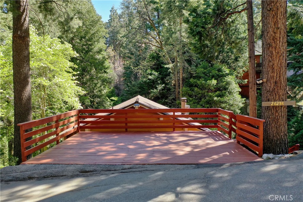 https://media.crmls.org/medias/bea00733-f892-46b4-9820-a4281ef1a082.jpg?preset=X-Large