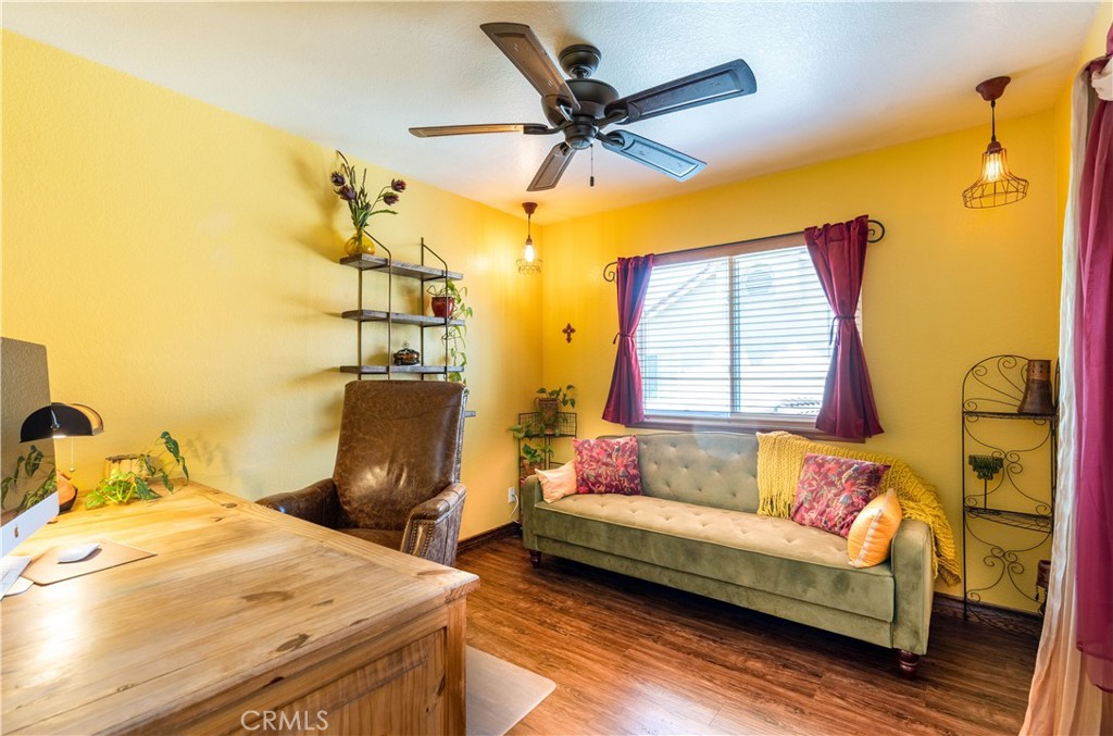 https://media.crmls.org/medias/bea0212e-46e1-43e6-a53f-88f103a70d5a.jpg?preset=X-Large