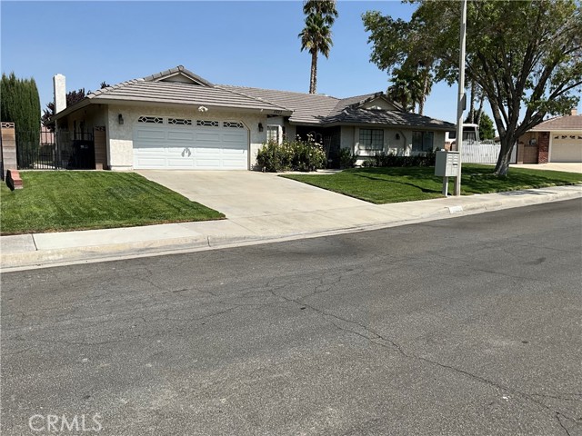 Detail Gallery Image 2 of 27 For 2823 Ash Glen Ave, Lancaster,  CA 93536 - 3 Beds | 2/1 Baths