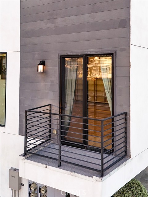 Detail Gallery Image 39 of 46 For 2400 Glendale Ct, Los Angeles,  CA 90039 - 3 Beds | 3 Baths