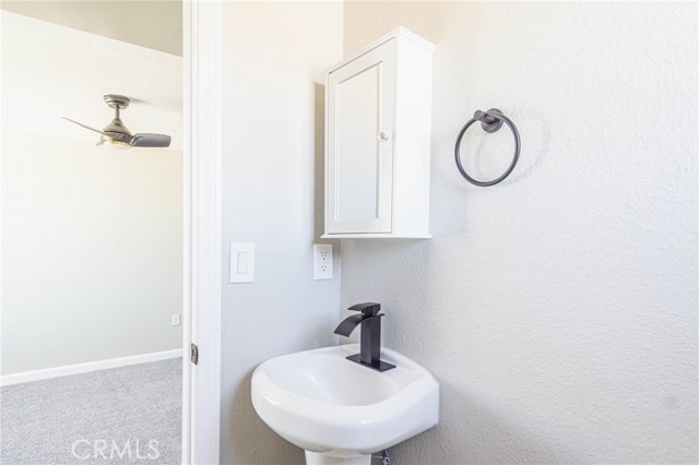 35277 Walnut Street, Barstow CA: https://media.crmls.org/medias/bea0b2f4-7e16-4cfb-9a8e-1d35d24f840e.jpg