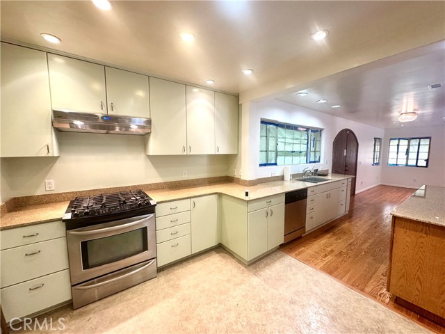 Detail Gallery Image 10 of 29 For 712 W 8th, Claremont,  CA 91711 - 3 Beds | 2 Baths