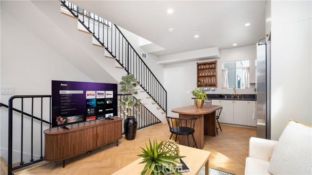 Detail Gallery Image 12 of 17 For 1347 Seward St., Los Angeles,  CA 90028 - 3 Beds | 2 Baths