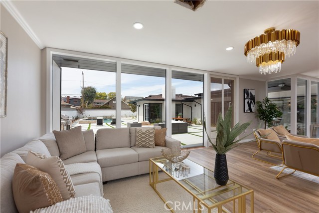 Detail Gallery Image 15 of 75 For 3841 Pacific Ave, Long Beach,  CA 90807 - 5 Beds | 5 Baths