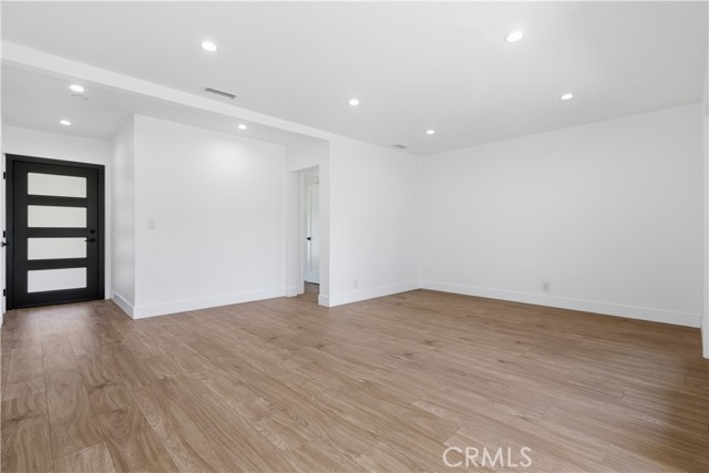 Detail Gallery Image 5 of 19 For 9841 Stanwin, Arleta,  CA 91331 - 3 Beds | 2 Baths