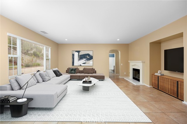 Detail Gallery Image 13 of 42 For 1303 Swan Loop, Upland,  CA 91784 - 5 Beds | 3 Baths