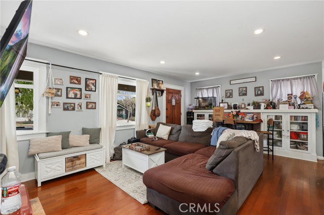 Detail Gallery Image 4 of 28 For 820 Temple Ave, Long Beach,  CA 90804 - 4 Beds | 4 Baths