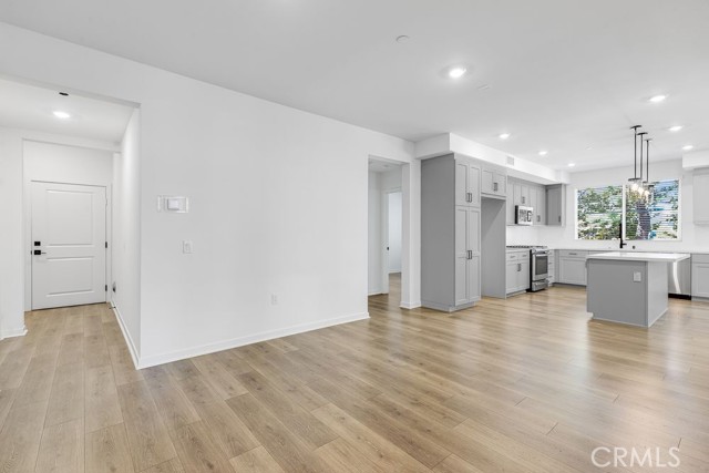 980 N Tangent Privado, Ontario CA: https://media.crmls.org/medias/bea4cedc-cbec-4b83-8fee-cb8f8dde5841.jpg