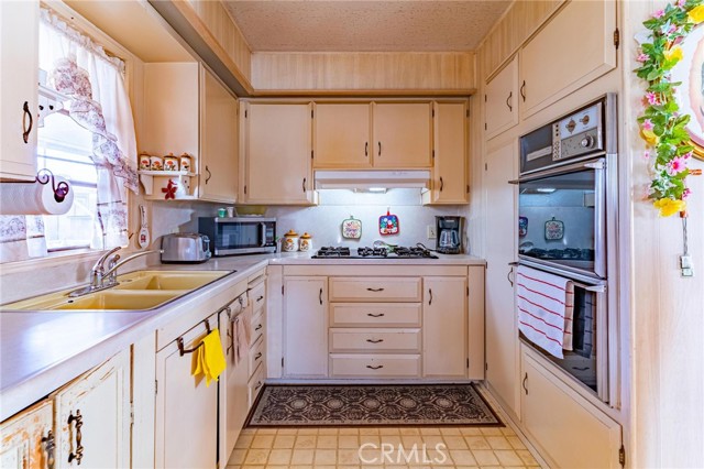 Detail Gallery Image 13 of 41 For 4095 Fruit St #328,  La Verne,  CA 91750 - 2 Beds | 2 Baths